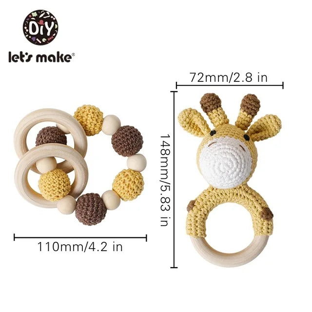 Ensemble hochets en bois et crochet