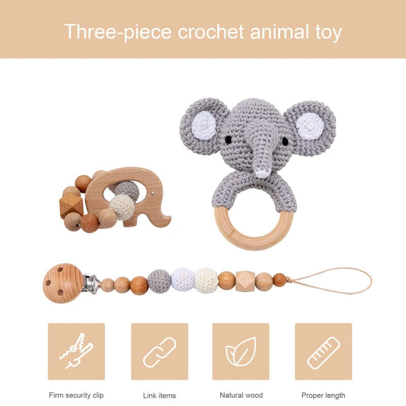 Ensemble hochets en bois et crochet