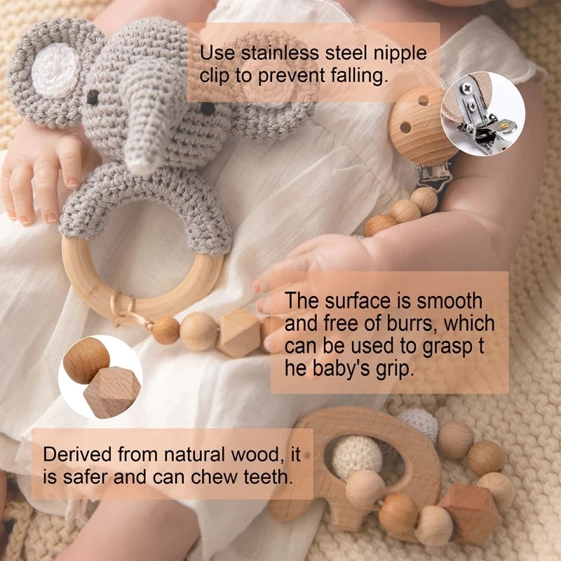 Ensemble hochets en bois et crochet