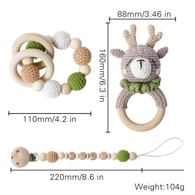 Ensemble hochets en bois et crochet