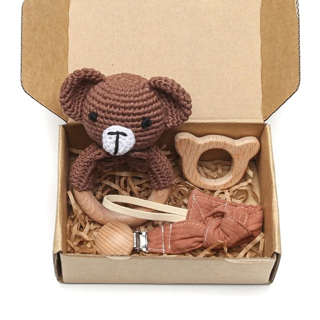 Ensemble hochets en bois et crochet